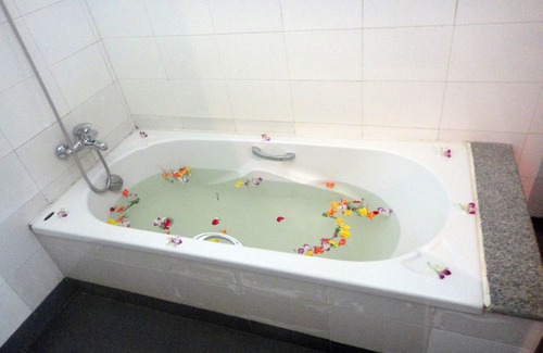 Kin Pun Sakhan Hotel | Golden Sunrise Hotel
