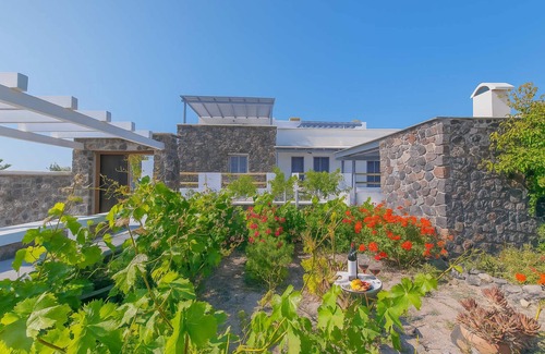 Agia Paraskevi House | Golden Sunrise Suites - Santorini Superior Suite