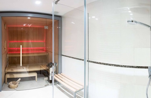 Wlochy Hotel | Golden Tulip Warsaw Airport