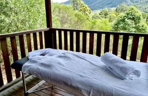 Moreton Bay Region Cottage | Golden Wattle Eco Luxury Cottage