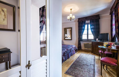 Hradcany Hotel | Golden Well Hotel