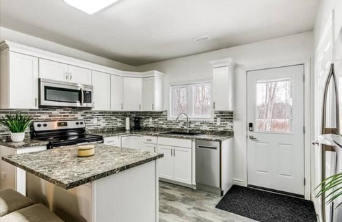 Garson House | Golden Wood Escape