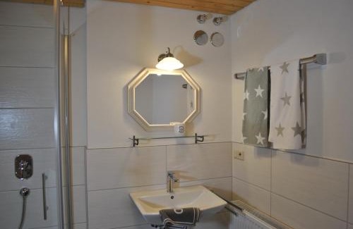 Baiersbronn Apartment | Goldener Hahn B&B Baiersbronn - Ferienwohnungen mit Hygge Pool & Sauna