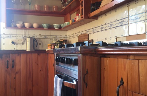 Bridgetown Cottage | GoldenRose Cottage ,Quiet quaint w' majestic views of the Valley & stars@ night