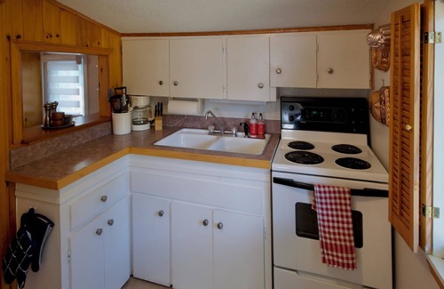 Grand Bend Cottage | Goldfish Cottage: Cute Cottage Steps From The Beach In Grand Bend!