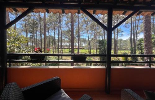 Charneca de Caparica e Sobreda Apartment | Golf and Beach Serenity