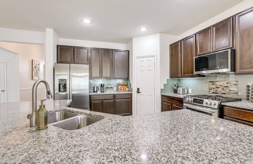 Katy House | Golf, Bike, Fish & More: Family Getaway in Katy