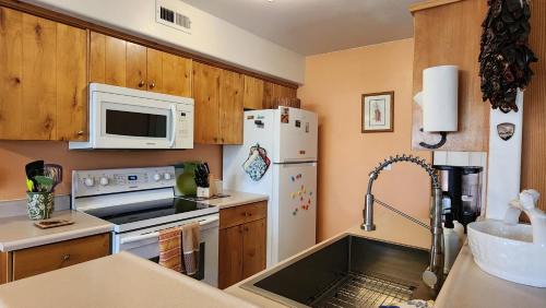 Moab South Valley Apartment | Golf course condo in Moab