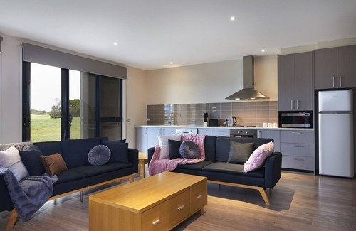 Connewarre House | Golf Course Retreat with Pool At Barwon Heads