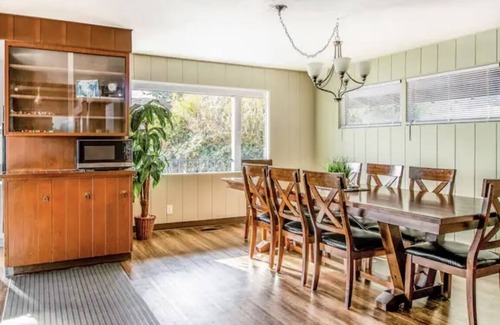 North Bend House | Golf Getaway. Spacious home with Bay Views. Near Bandon Dunes.