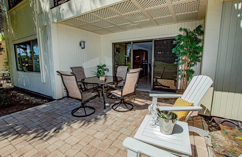 Wesley Chapel Condo | Golf Grandeur – Ground-Floor 2BR Condo w/Patio, King Suite & Stunning Golf Course Views!