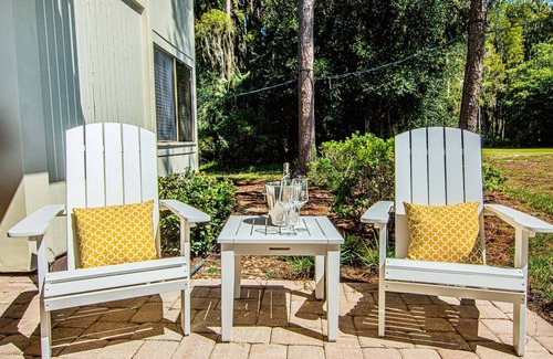 Wesley Chapel Condo | Golf Grandeur – Ground-Floor 2BR Condo w/Patio, King Suite & Stunning Golf Course Views!