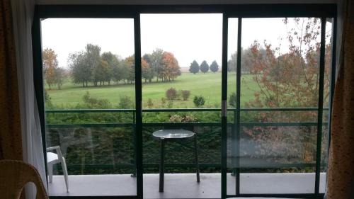 Levernois Hotel | Golf Hotel Colvert - Room Service Disponible