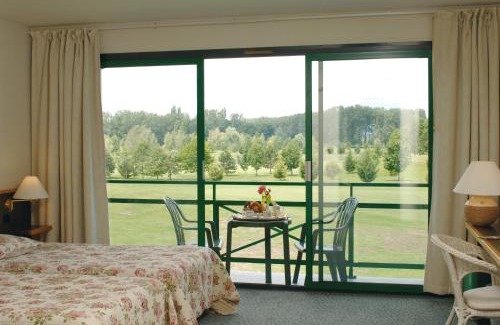 Levernois Hotel | Golf Hotel Colvert - Room Service Disponible