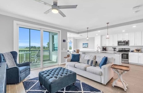 Biggar Condo | Golf included! Fabulous golf, lake, & sunset views. Walk to the resort pools.