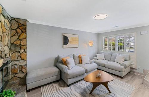 Piper Glen Estates House | Golf Oasis Modern Townhome!