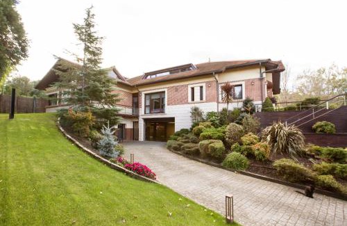 Berreaga-Mendi House | Golf & Pool