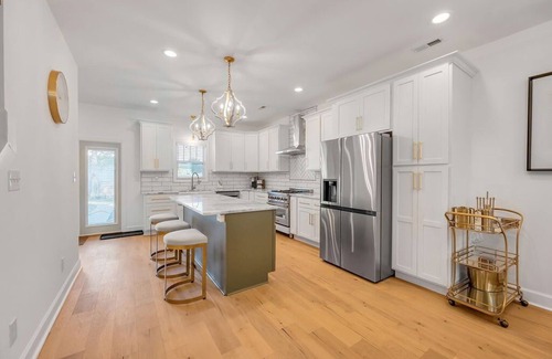 Lexington House | Golf Simulator | Hot Tub | Game Room | Fire Pit