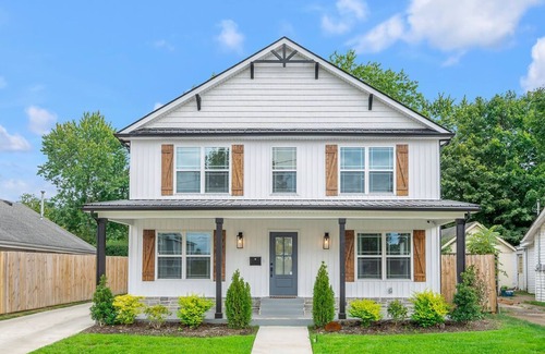 Lexington House | Golf Simulator | Hot Tub | Game Room | Fire Pit