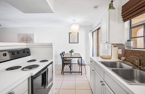 Cathedral City Condo | Golf & Tennis Club Condo with balcony overlooking pool