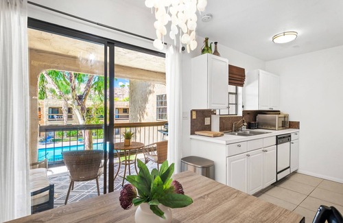 Cathedral City Condo | Golf & Tennis Club Condo with balcony overlooking pool