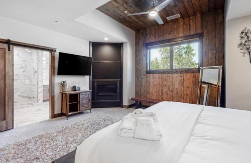 South Lake Tahoe Villa | Gondola Vista Luxury Villas by Ski Heavenly & Beaches