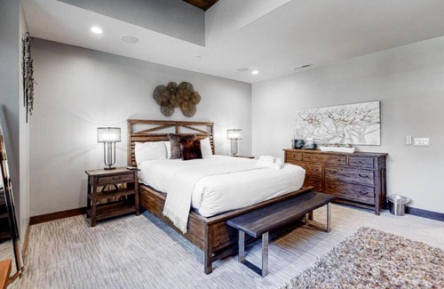 South Lake Tahoe Villa | Gondola Vista Luxury Villas by Ski Heavenly & Beaches