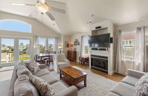 South Nags Head House | Gone Coastal: Private Pool, Hot Tub, Short Walk to the Atlantic Ocean