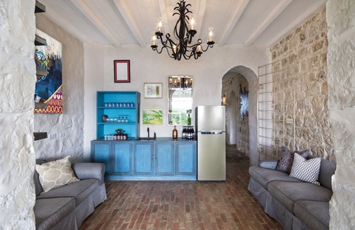 Windsor Villa | Good Hope Coach House, historic cut stone house with modern amenities