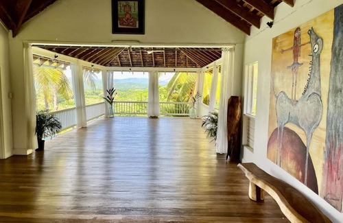 Windsor Villa | Good Hope Coach House, historic cut stone house with modern amenities