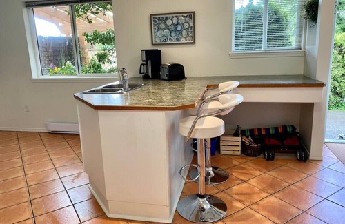 Shawnigan Lake Condo | Good Life (lower Suite) @ Shawnigan Beach Resort.