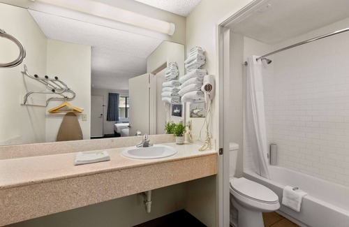 Agoura Hills Hotel | Good Nite Inn - Calabasas