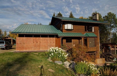 Rossland Apartment | Good value, 2 Minutes drive to Red Resort!