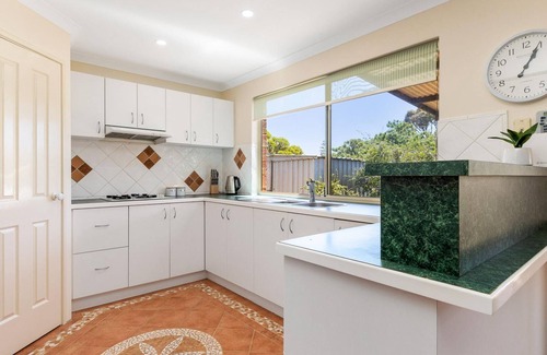 Falcon House | Good Vibes Falcon Bay