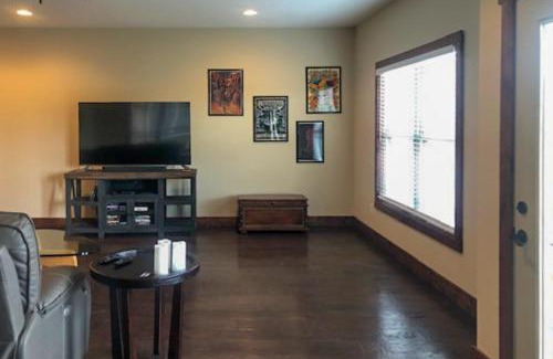 Andersonville Apartment | Good Vibes Getaway
