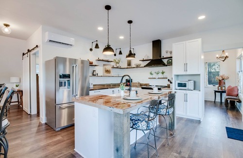 Goodview Cottage | Goodview Lake House w/Boat Dock, Kayaks & Views!
