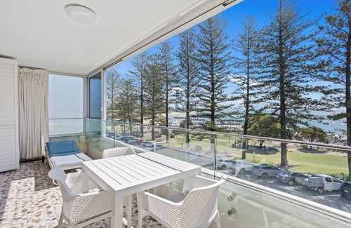 Burleigh Heads Apartment | Goodwin Towers 10, Burleigh Heads.