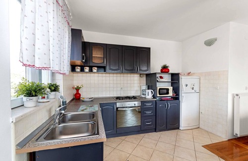 Brodarica Apartment | Goranka Apartment - three bedroom apartment with a balcony
