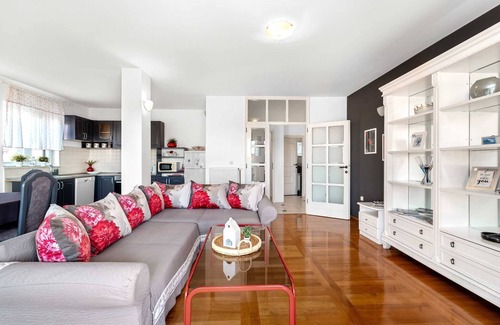 Brodarica Apartment | Goranka Apartment - three bedroom apartment with a balcony