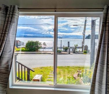 Alert Bay Hotel | Gordie's Inn & Suites