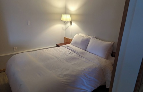 Alert Bay Hotel | Gordie's Inn & Suites