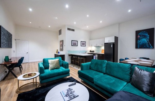 Chinatown Apartment | Gordon`s Place Entire Apartment CBD Location