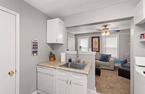 Detroit - Shoreway House | Gordon's Squares Cozy Corner