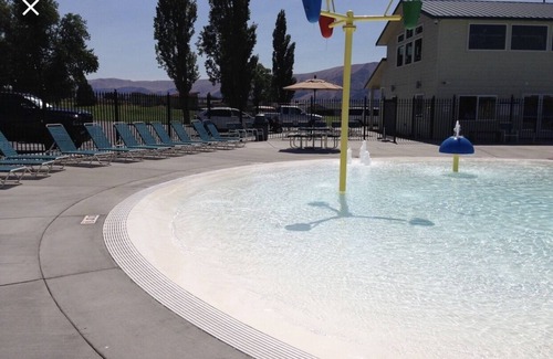 Desert Aire House | Gorge concerts, hot tub, golf, boating & pool