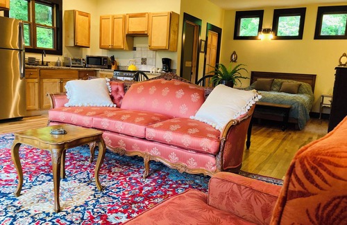 Woodfin Apartment | Gorgeous 1-bedroom mountain apartment in Asheville AC, WiFi, nature & beauty
