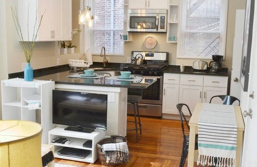 North End Apartment | Gorgeous 2 bds- Best North End location w parking