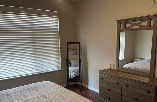 Southeast Apartment | GORGEOUS 2 BED 2 BATH MINUTES FROM DOWNTOWN