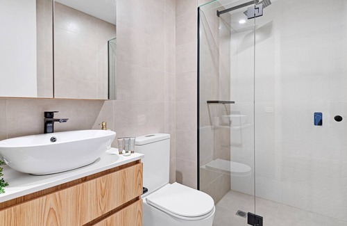 Carnegie Apartment | Gorgeous 2-Bed Apartment Near Retail and Transport