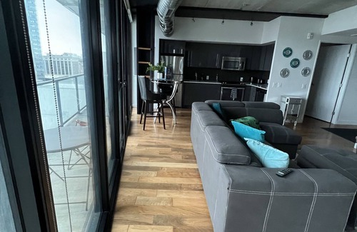 Downtown Winnipeg Apartment | Gorgeous 2 bed sleeps 5 w/surreal view downtown laundry wifi
