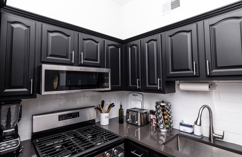 Fort Lee Apartment | Gorgeous, 2- bedroom apartment walking distance to GWB!